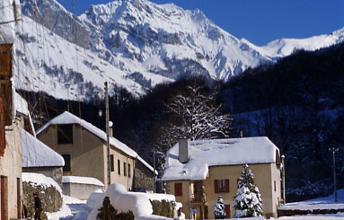 Accous sous la neige